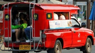 Mengenal Songthaew: Transportasi Khas Thailand yang Ramah Kantong dan Penuh Cerita