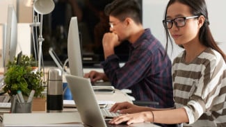 Mengenal Computer Vision Syndrome, Ini Penyebab, Gejala, dan Cara Mencegah Mata Lelah