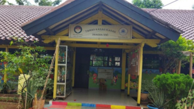 TK dan Taman Bermain Dharmasiwi, Sekolaj di Tengah Kota