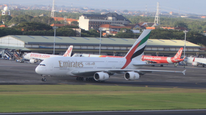 Pesawast Terbesar di Dunia, Airbus A380-800 Mendarat di Bali