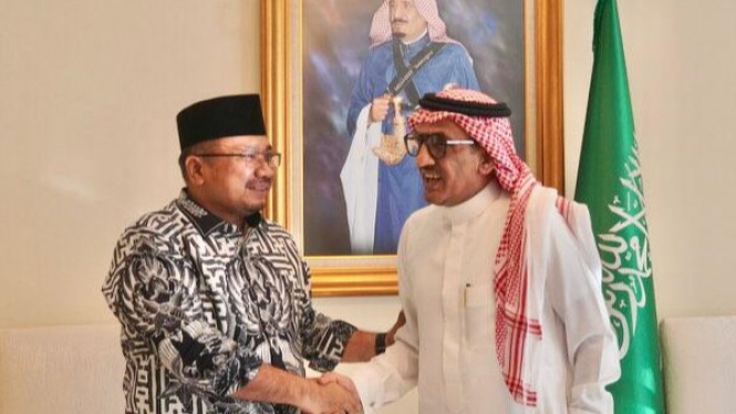 Menag Yaqut saat bertemu Dubes Saudi untuk Indonesia