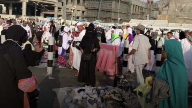 Lapak Pedagang Memadati Lokasi di Sekitar Penginapaan Jamaah Haji