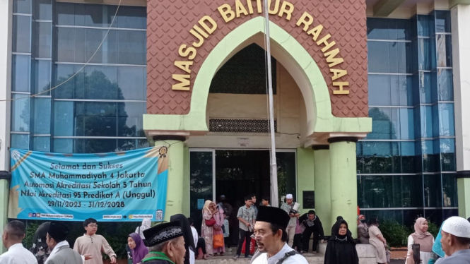 Umat Muslim Menunaikan Salat Iduladha di SMA Muhammadiyah 4, Jakarta