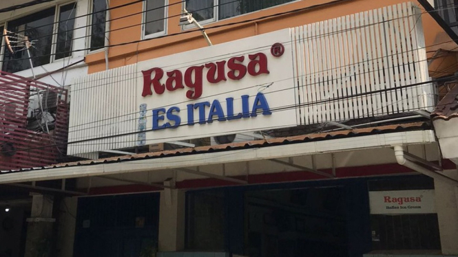 Ragusa Es Italia di Gambir, Jakarta Pusat.
