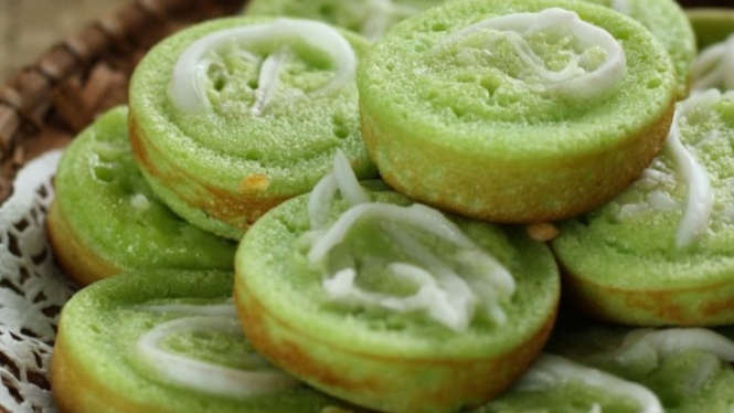 Kue Lumpur Pandan Kelapa Muda yang Manis Gurih dan Lembut