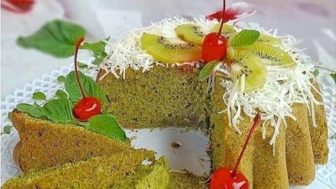 Bolu Bayam dengan Topping yang Menarik