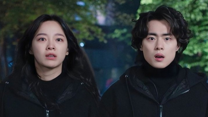 Kim Se-Jeong dan Cho Byeong-Kyu dalam The Uncanny Counter 2