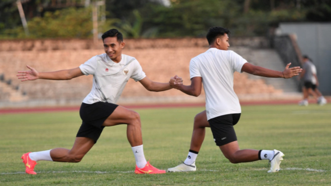 Tim Sepak Bola Indonesia U-23 Tengah Berlatih