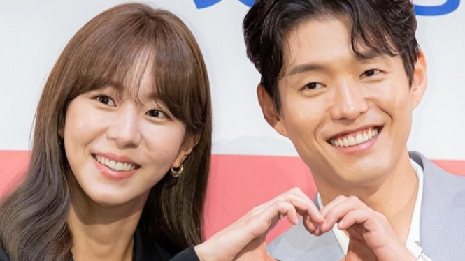 Uee dan Ha Joon yang Berperan dalam 'Live Your Own Life'