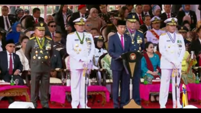 Presiden Joko Widodo dan jajaran panglima TNI