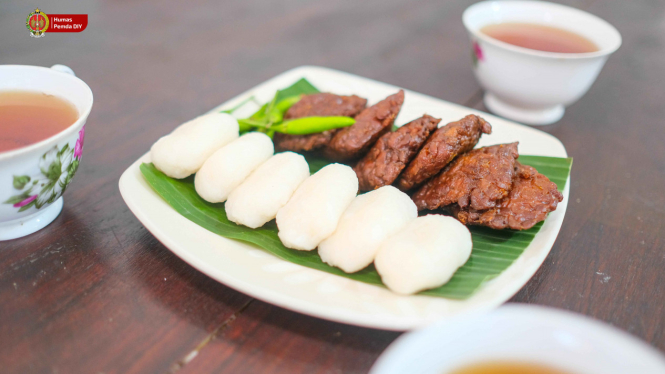 Jadah Tempe Mbah Carik, Kuliner Khas Yogyakarta 'Dab...