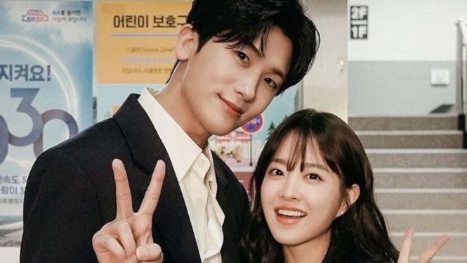 Park Bo-Young dan Park Hyung-Sik dalam Strong Girl Nam Soon