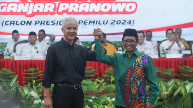 Ganjar Pranowo - Mahfud MD.