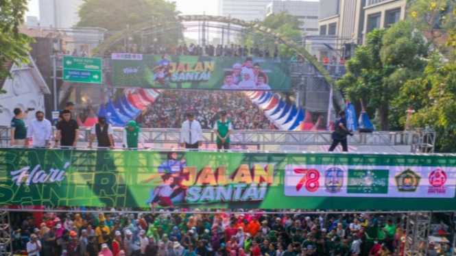 Jalan Santai Peringatan Hari Santri 2023 di Surabaya, Jawa Timur