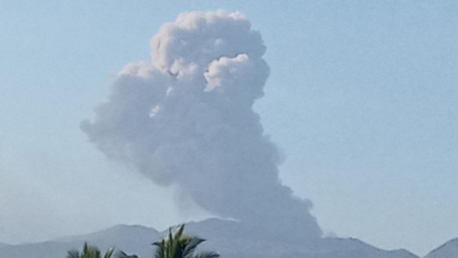 GUNUNG DUKONO Di Halmahera Utara Kembali Erupsi, Hati-Hati Dan Tetap ...