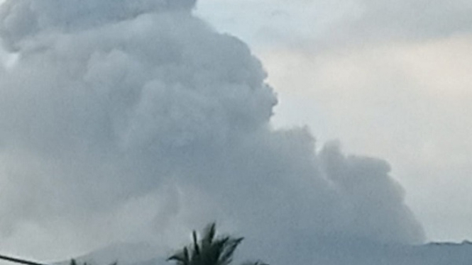 Gunung Dukono di Halmahera Utara, Maluku Utara Terus Erupsi