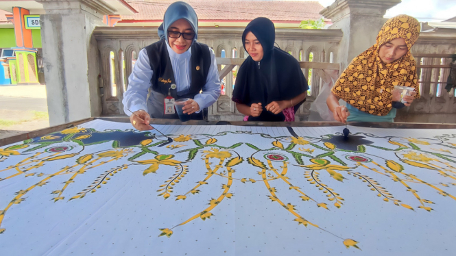 Motif Bambu dan Warna Alam Jadi Potret Batik Lumajang