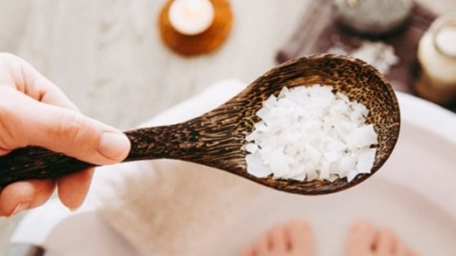 Salt Bath Perawatan Sederhana untuk Kesehatan dan Kecantikan