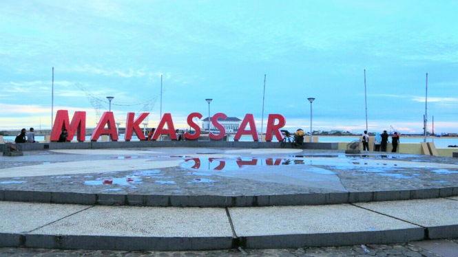 Anjungan Makassar di Pantai Losari