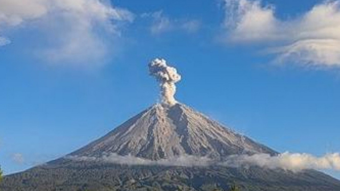 Ilustrasi: Gunung Semeru