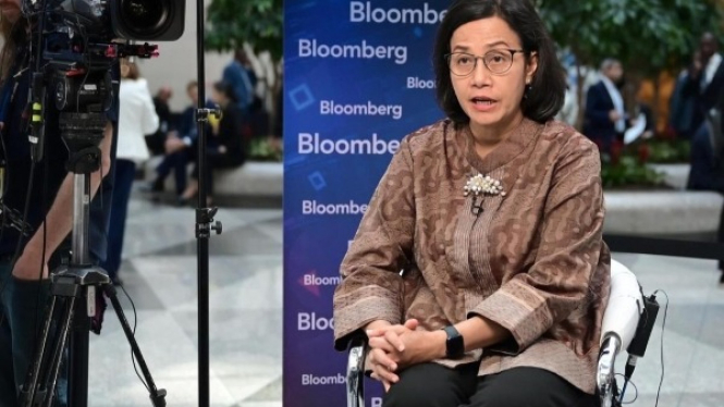 Sri Mulyani Indrawati  Diwawancarai oleh Bloomberg