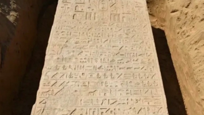 Prasasti dengan Huruf Hieroglif