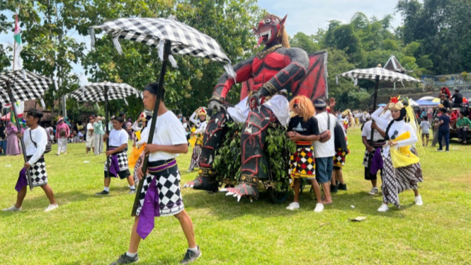 Mahasiswa Asing Ikut Grebeg Syawal 2024 di Bantul