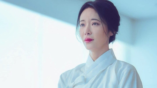 Hwang Jung Eum sebagai Weol Ju