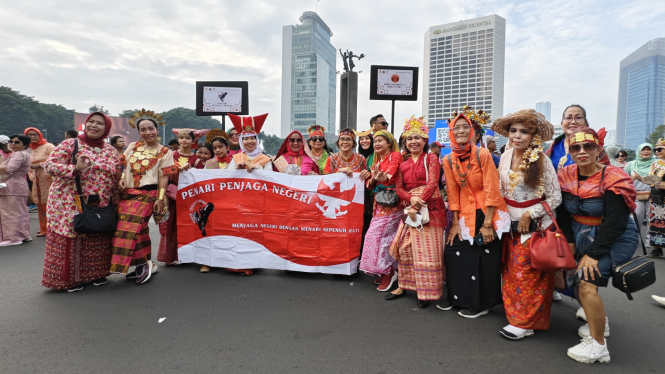 Kekompakan Komunitas Penari Penjaga Negeri di Acara Kirab Pancasila