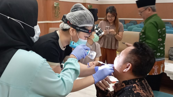 Tim Klinik Dental Inc Lakukan Pemeriksaan Gigi di PA Jakbar
