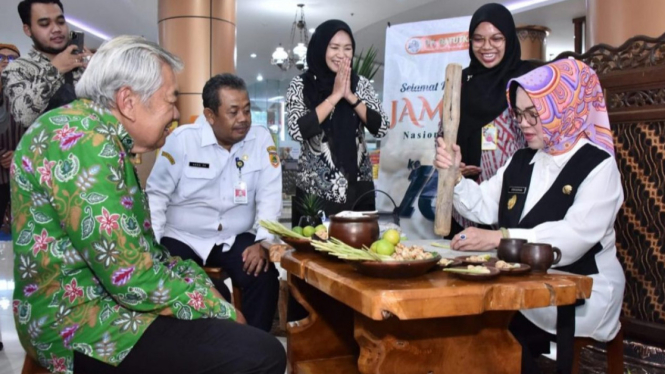 Bupati Sukoharjo, Etik Suryani Meracik Jamu Sendiri