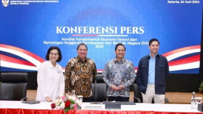 Konferensi Pers Bersama Menko Perekonomian dan Tim Transisi