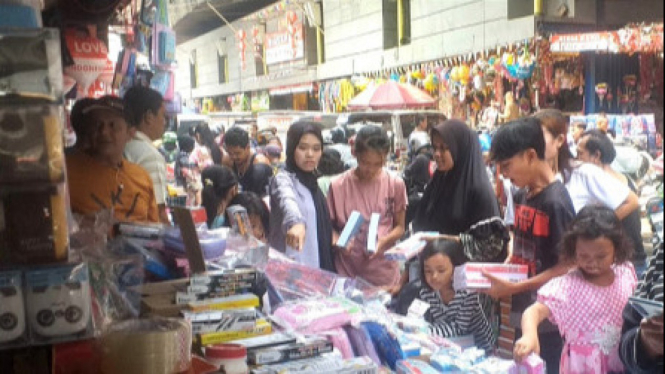 Pasar Asemka, Jakarta Barat Diserbu Warga