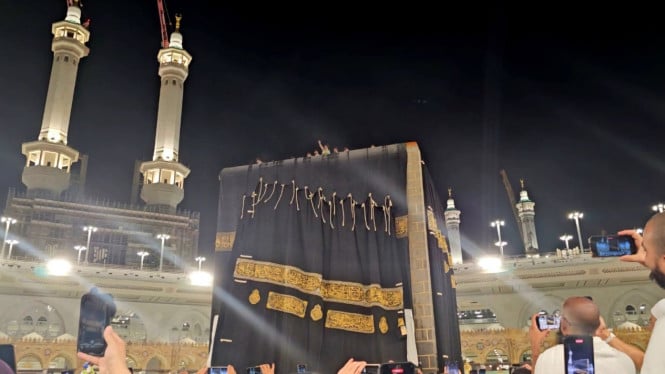 Detik-Detik Penggantian Kiswah Ka'bah