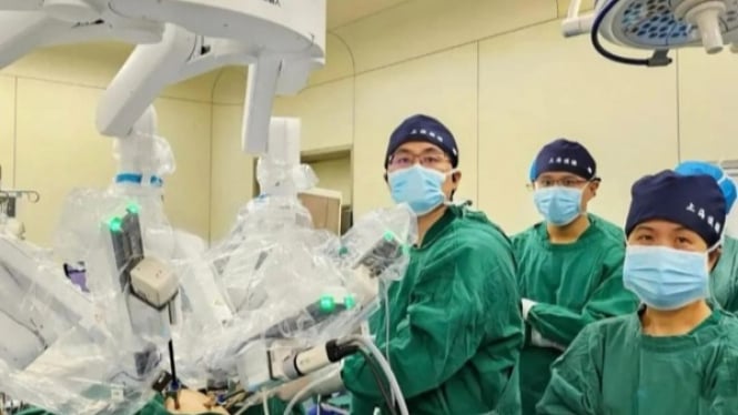 Dokter di China Berhasil Melakukan Operasi Kanker Jarak Jauh