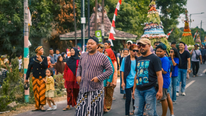 Ritual Sedekah Bumi Sekararumanan