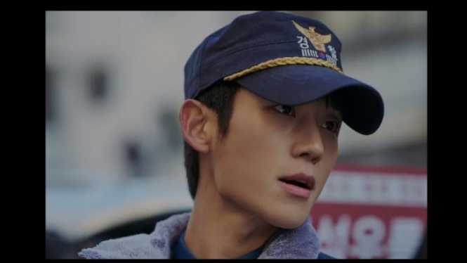 Jung Hae-In dalam Seragam