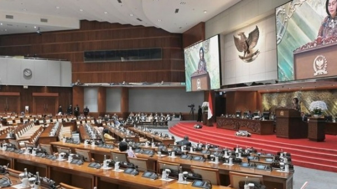 Sri Mulyani di Rapat Paripurna DPR RI