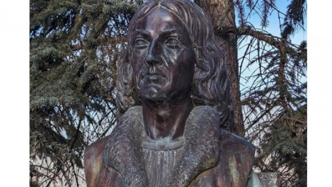 Patung Dada Nicolaus Copernicus