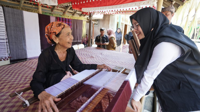 Siami, Perajin Kain Tenun Tradisional Banyuwangi Berusia 74 Tahun