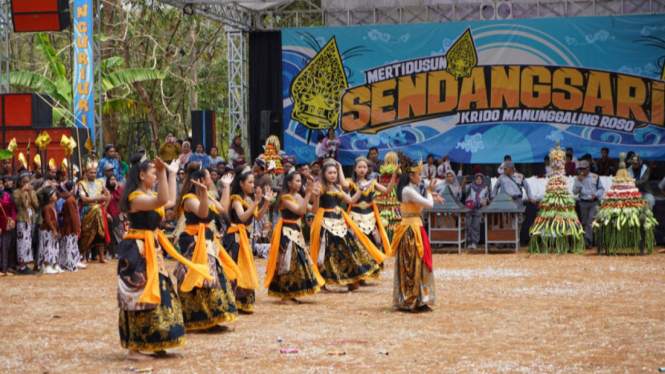 Kenduri Ageng dan Kirab Budaya Merti Dusun Sendangsari