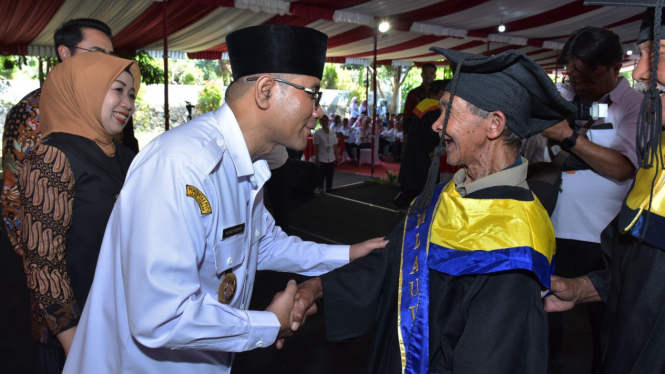 460 Warga Lanjut Usia (Lansia) di Boyolali Diwisuda