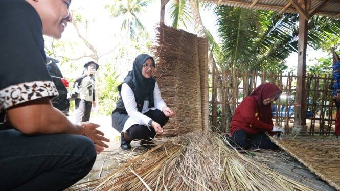 Anyaman Atap Ilalang dari Banyuwangi