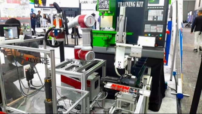 Robot Industri di Inti Robot 2024