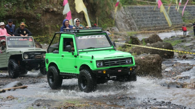 Jungle Tour di Panorama Grojokan Sewu