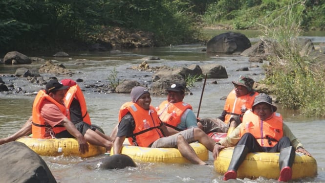 Wisata Susur Sungai Lojahan di Batang, Jawa Tengah