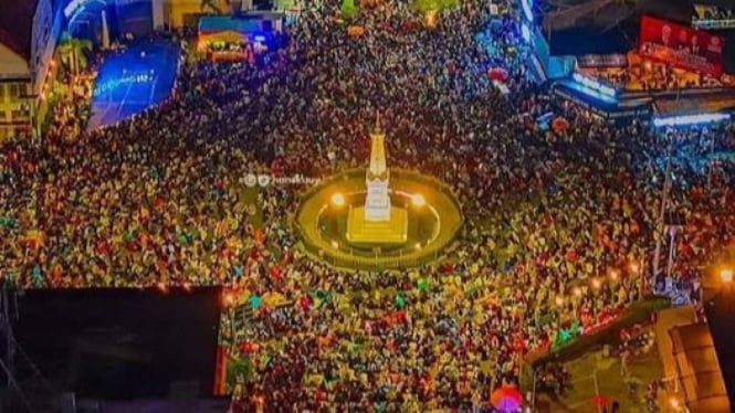 Warga Memadati Wayang Jogja Night Carnival di Kawasan Tugu, Yogyakarta