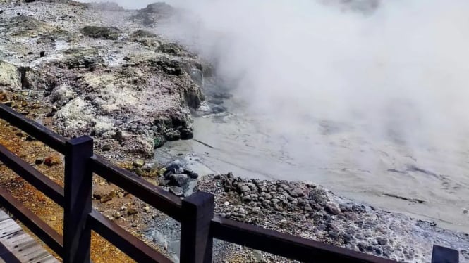 Kawah Sikidang di kawasan Dieng Plateau, Wonosobo