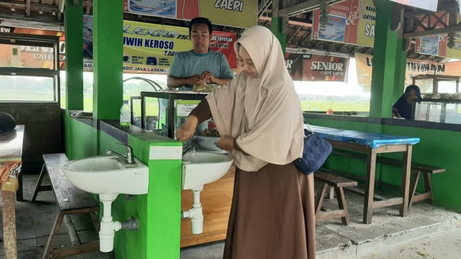 Sentra Kuliner Lontong Tuyuhan di Rembang, Jawa Tengah