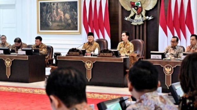 Presiden Prabowo Subianto Pimpin Sidang Kabinet Perdana